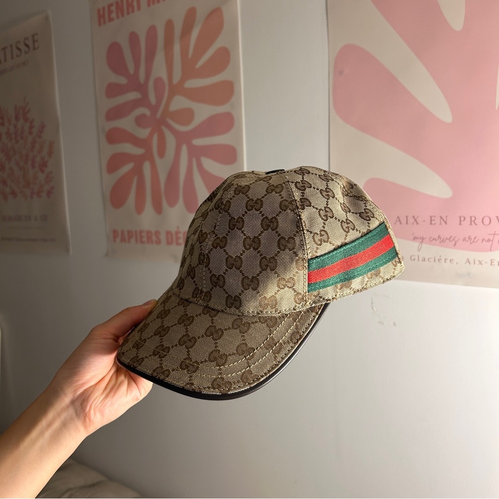 Logo hat